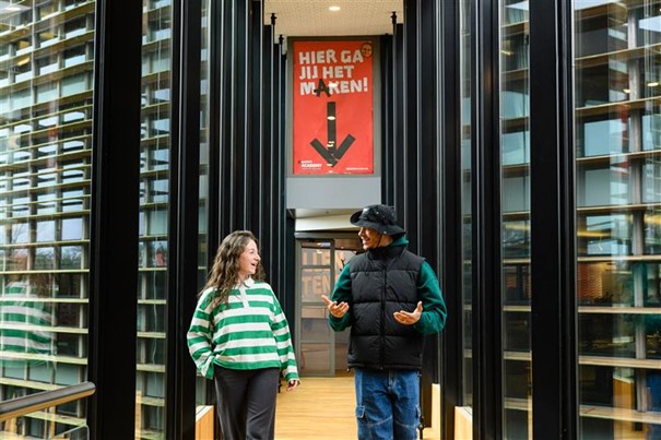 Stagiair centrale apparatuur uitgifte