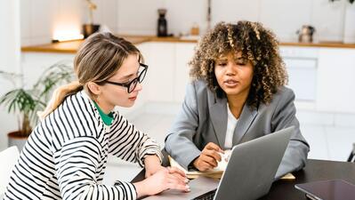 "Investeren in de Toekomst: De Voordelen van Stagiairs in Jouw Bedrijf"